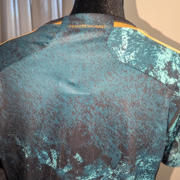 Adidas Men's Green Graphic Shirt - Picture 5 of 8